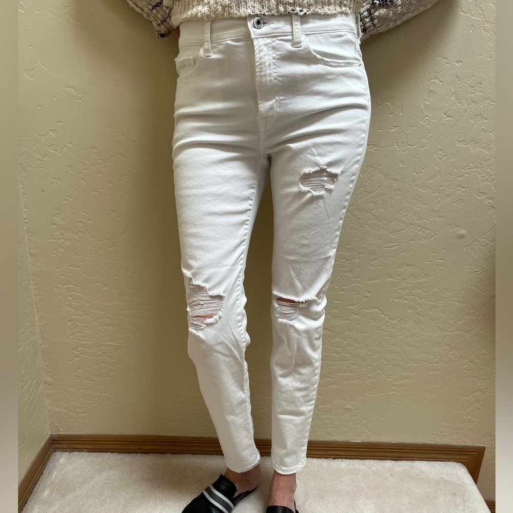 Sneak Peek High Rise White Skinny Jeans size 29 Distressed Knee